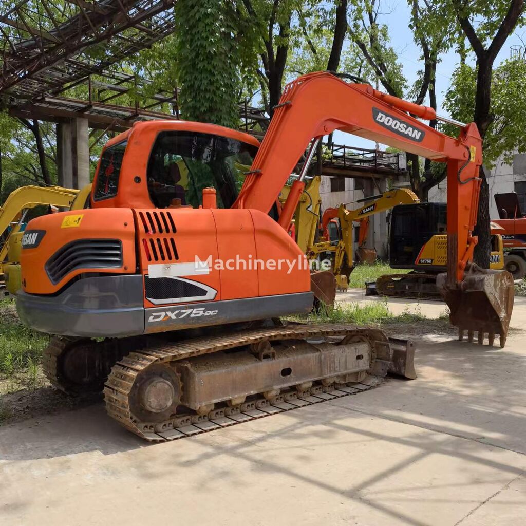 Doosan DX75 excavadora de cadenas