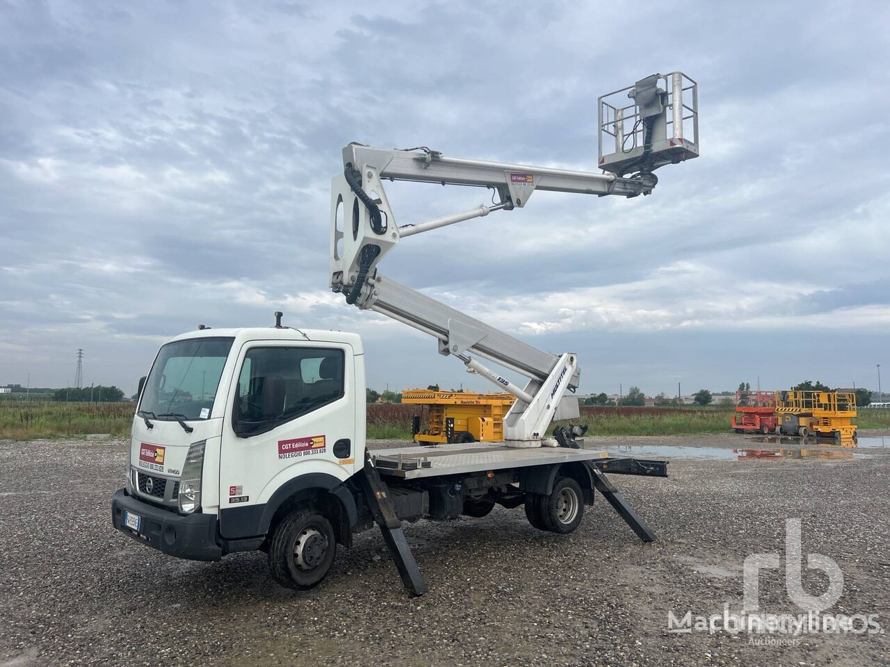 Nissan CABSTAR 35.13 2019 Multitel HX195 19 m on plataforma sobre camión