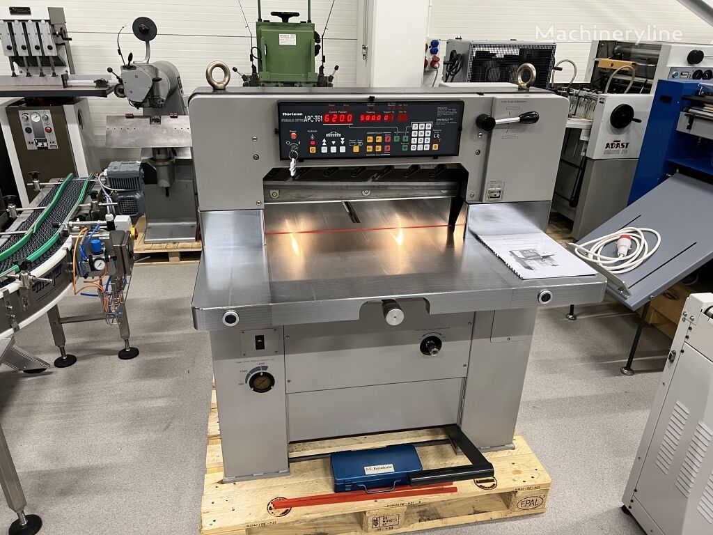 Horizon APC-T61  máquina cortadora de papel